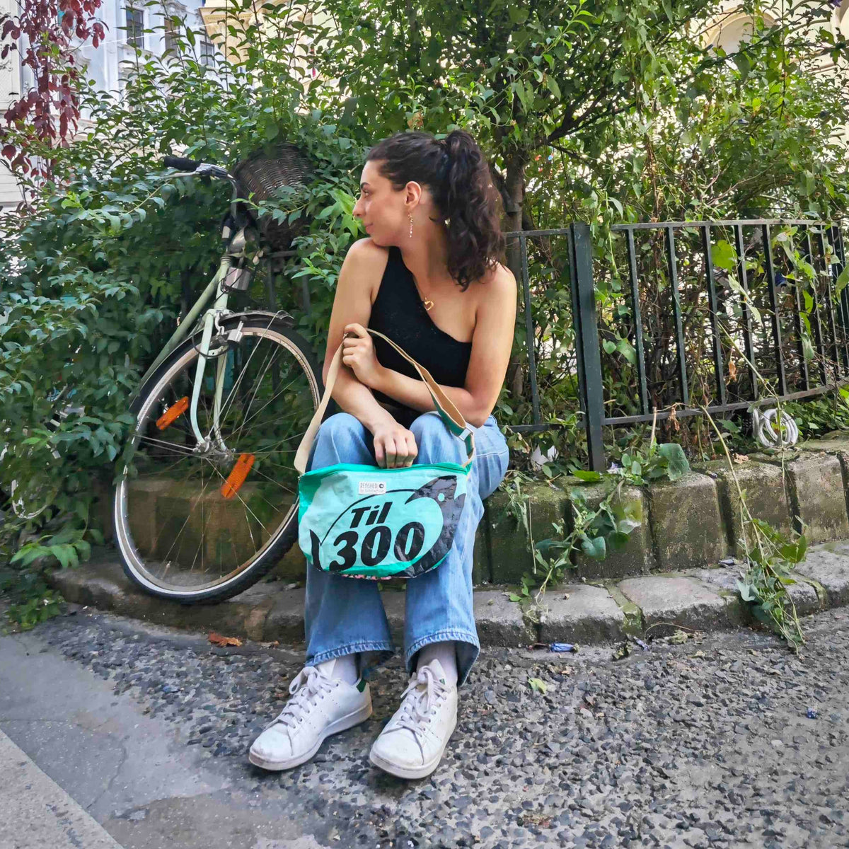Recycelte Bum Bag grün-til-blumen