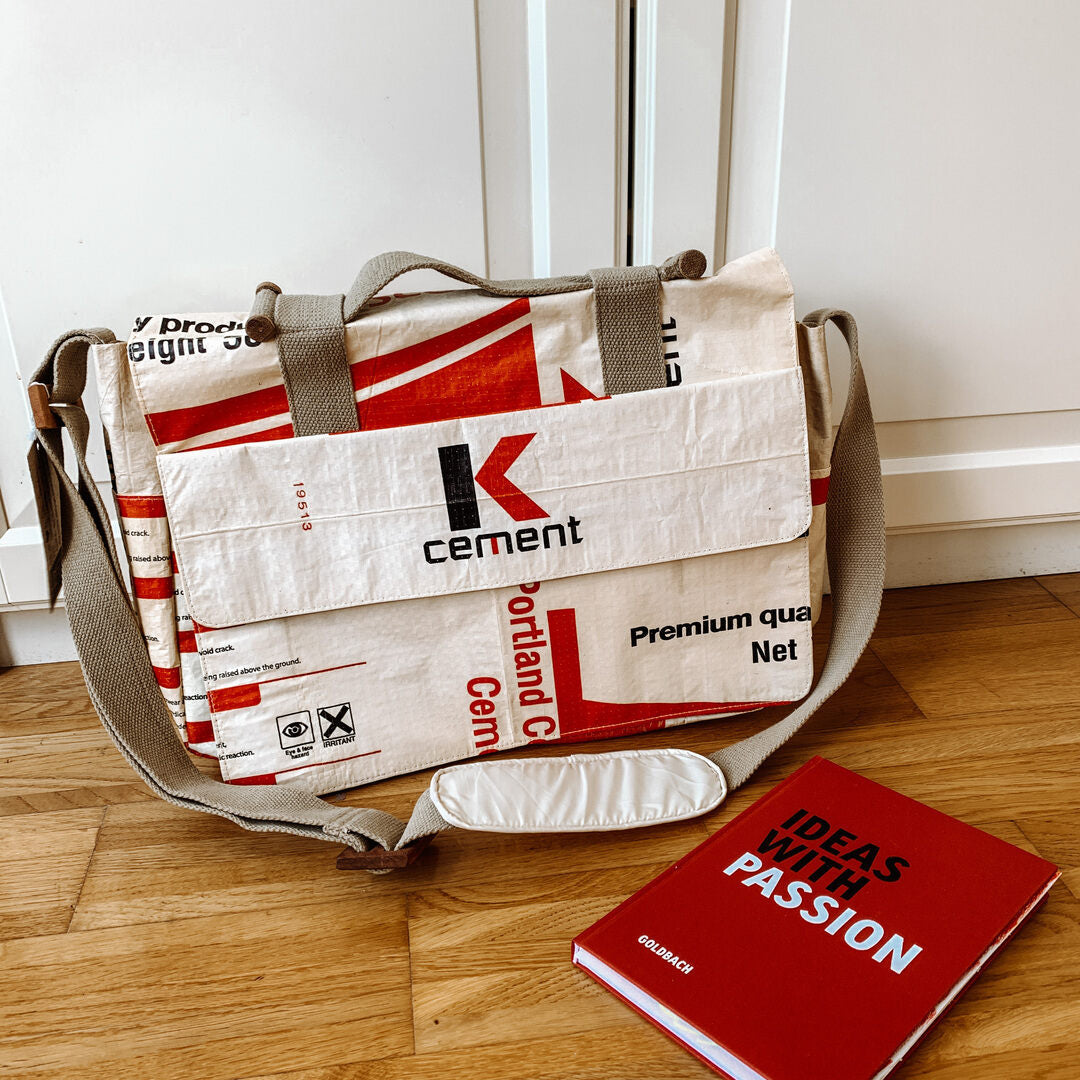 MARCEL MESSENGER BAG · CEMENT