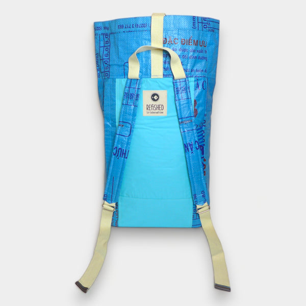 upcycelten rucksack in blau aqua