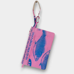 kleines Täschchen in rosa mit blauen Fischen