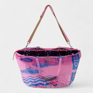 Soulmate Badetasche mit Zipp & Gurt in rosa mit dunklem Innenfutter