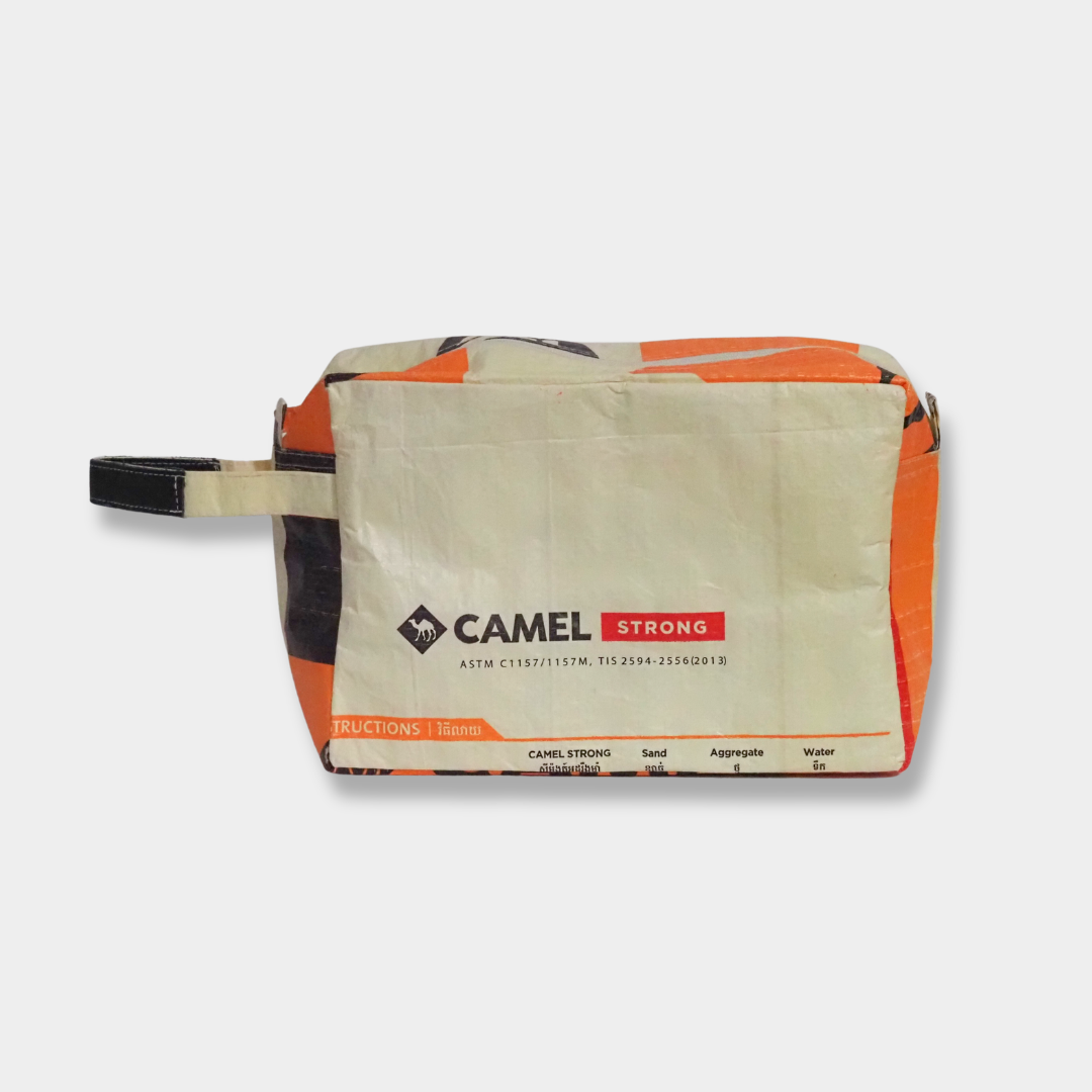 WASH ME | Sustainable toiletry bag in beige-orange