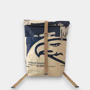 Beiger Rucksack mit blauem Adlermotiv