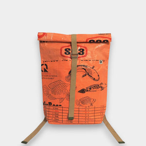 Rucksack orange mit Fischmotiv, Frontansicht