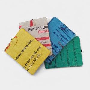 upcycelte, bunte Materialien wurden zu farbenfrohen Kindlehüllen