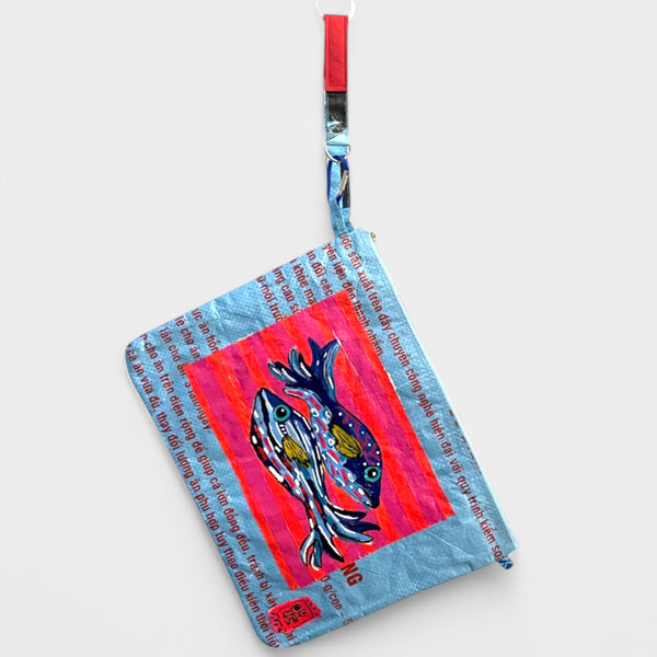 bag-in-bag Tasche in hellblau - Motiv zwei Fische auf rotem Hintergrund