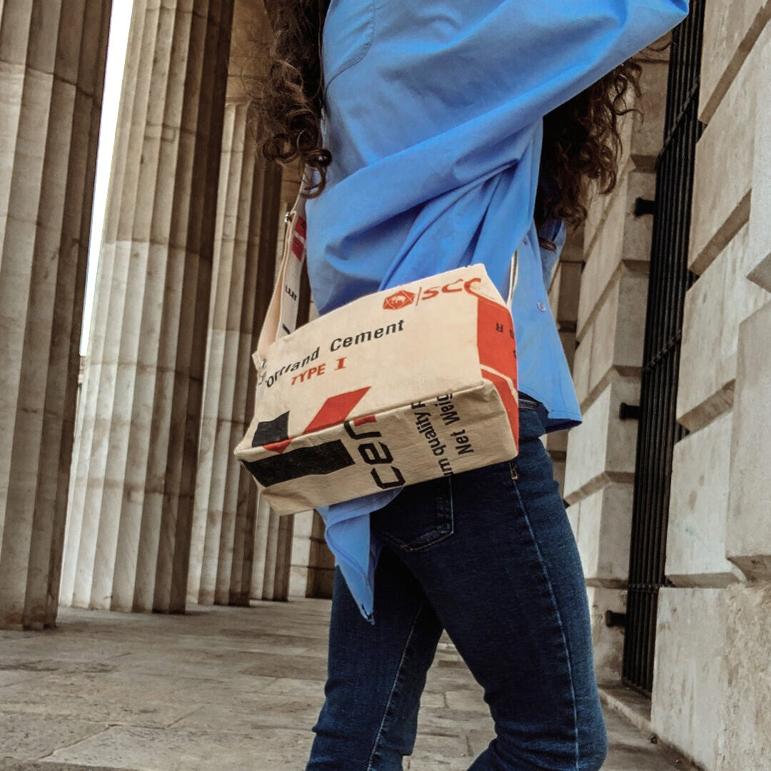 EVE CROSSBODY BAG · CEMENT