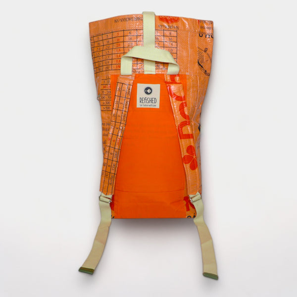 upcycelter rucksack in orange-schwarz