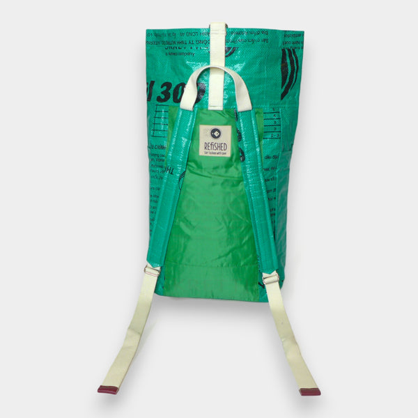 Nachhaltiger Rucksack in grün-til