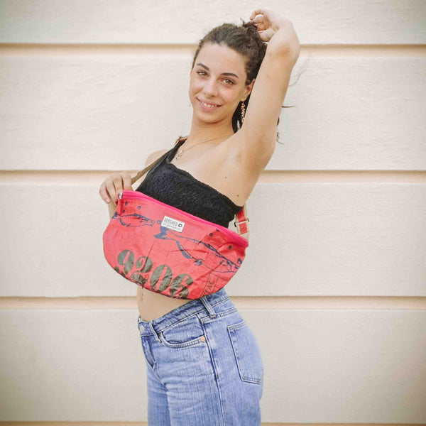 Nachhaltige Bauchtasche in rot