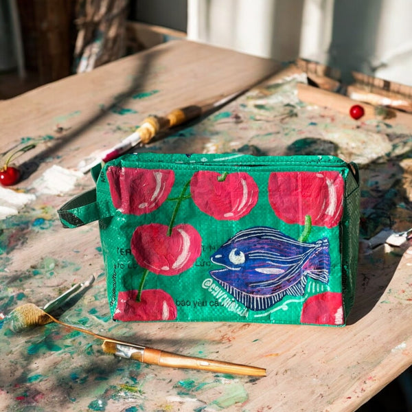WASH ME | Sustainable toiletry bag in green