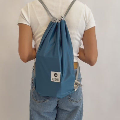 Rucksack Turnbeutel im Video: Turnbeutel-Rucksack aus upcycelter Werbefahne, handgemacht in Kambodscha