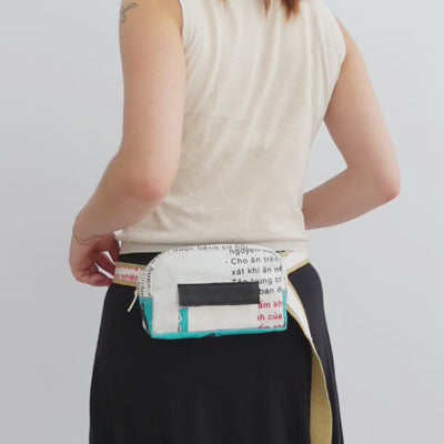 Bum Bag Susi im Video: kleine Bauchtasche aus upcyceltem Fischfuttersack, handgemacht in Kambodscha