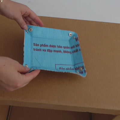 Taschenleerer James im Video: Ablageschale aus upcyceltem Fischfuttersack, handgemacht in Kambodscha