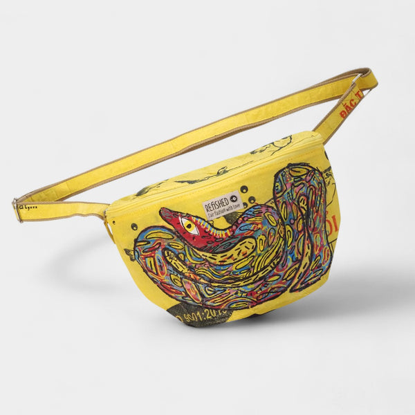 upcycelte Bauchtasche, handbemalt mit Acryl/Schlangenmotiv in gelb
