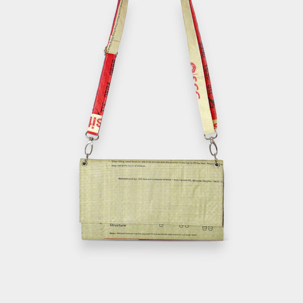 upcycelte Clutch in beige-rot-schwarz
