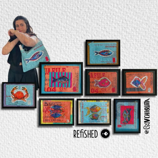 acht handbemalte Taschen mit Fischmotiv in Bilderrahmen