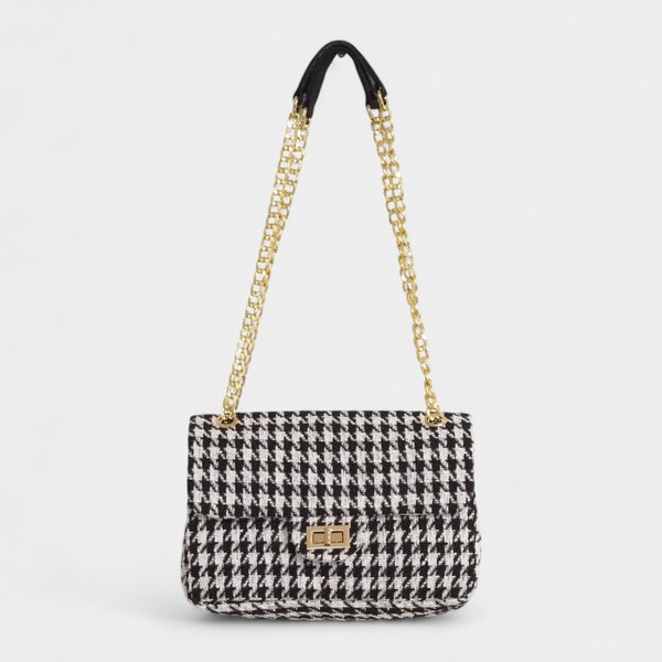 Flap Bag in TWEED schwarz-weiß, hängend