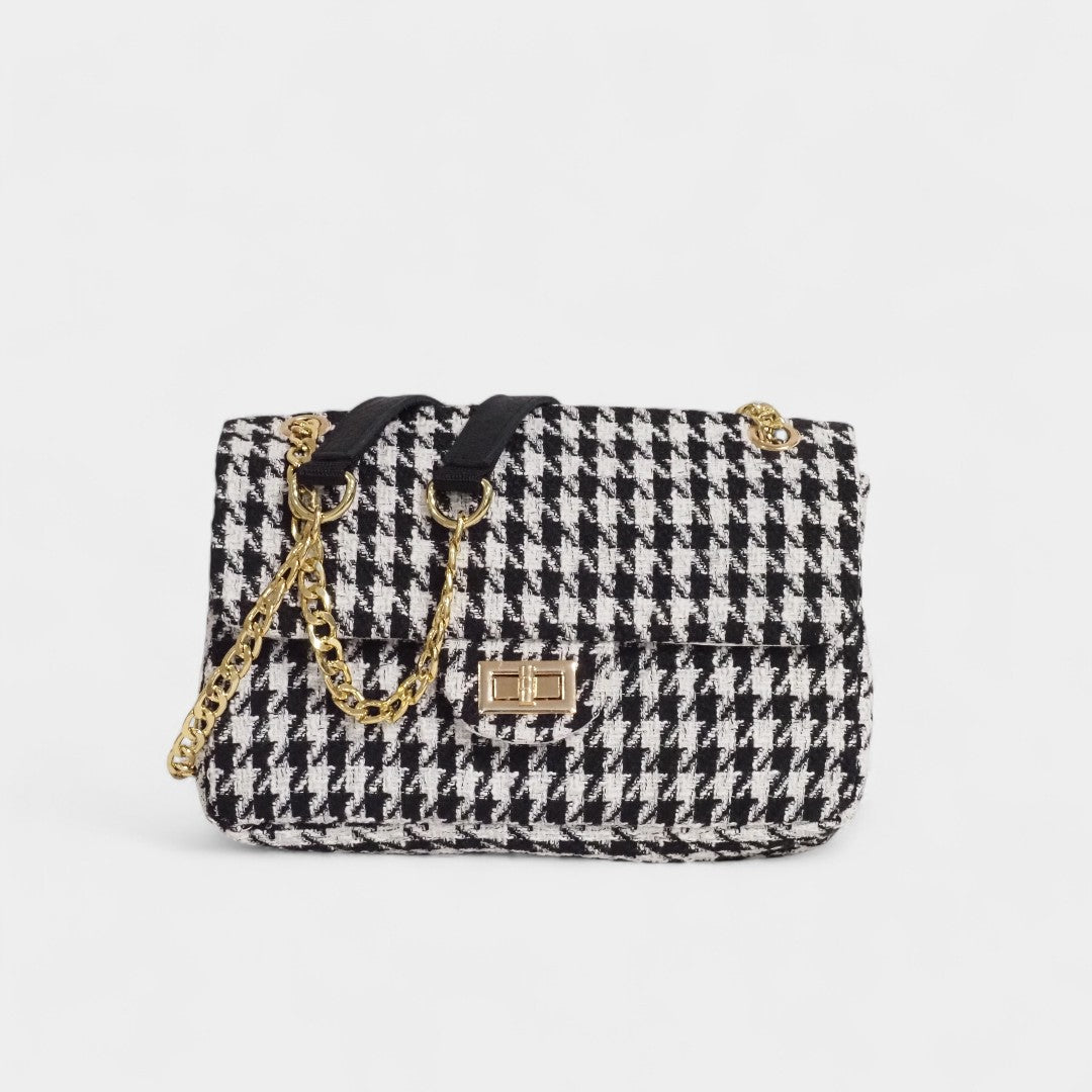 Flap Bag in schwarz-weißem TWEED und goldfarbener Kette