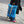 Lade das Bild in den Galerie-Viewer, blauer Rucksack wird in der Hand gehalten
