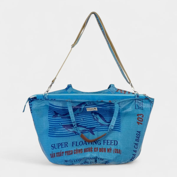 Badetasche in blau mit blauem Innenfutter, Zipp und Schulterriemen