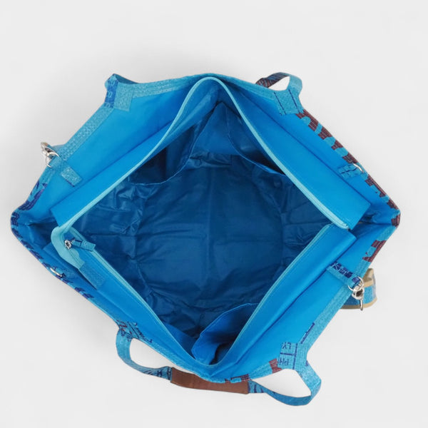 Badetasche in blau mit blauem Innenfutter, Zipp und Schulterriemen