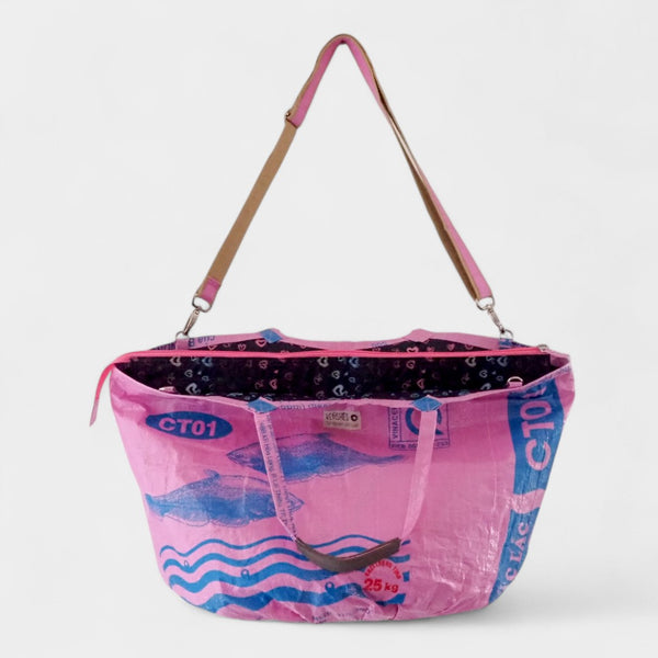 Soulmate Badetasche mit Zipp & Gurt in rosa mit dunklem Innenfutter