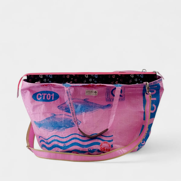 Soulmate Badetasche mit Zipp & Gurt in rosa mit dunklem Innenfutter