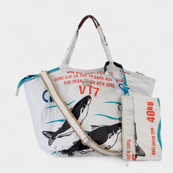 Badetasche Soulmate in weiß mit dunkelblauem Innenfutter, Reißverschluss und langem Henkel im Set mit Bag-in-Bag