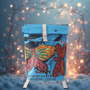 ART Rucksack, upcycelte Fischfuttersäcke, weihnachtliches Ambiente / background AI generated