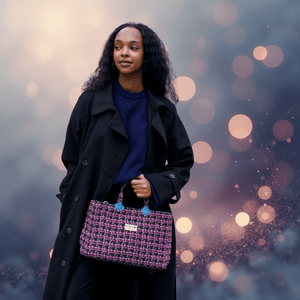 lila Isolde, weihnachtliches Ambiente / background AI generated