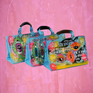 ART Edition - hellblaue Taschen im Kelly Bag Stil mit bunten Fischen bemalt