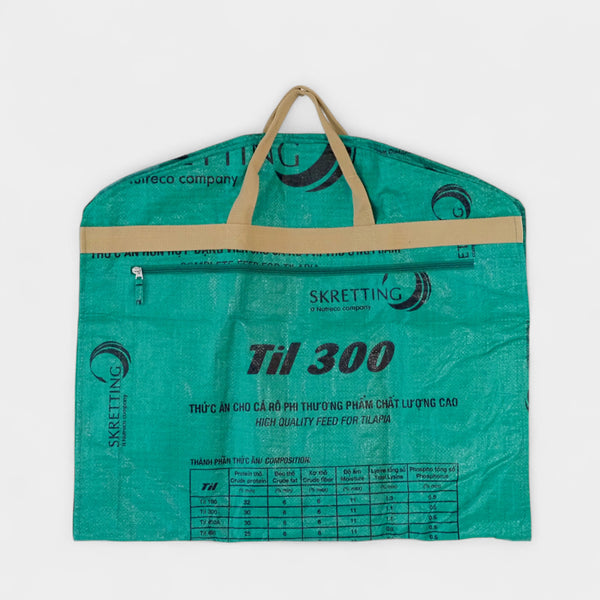 SUIT BAG | Environmentally friendly garment bag in green