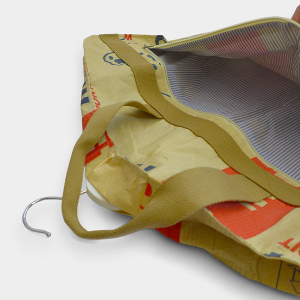 Umweltfreundliche Kleidersack in beige-blau-rot innerhalb