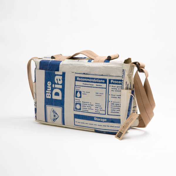 MESSENGER BAG | Shoulder bag with laptop slipcase