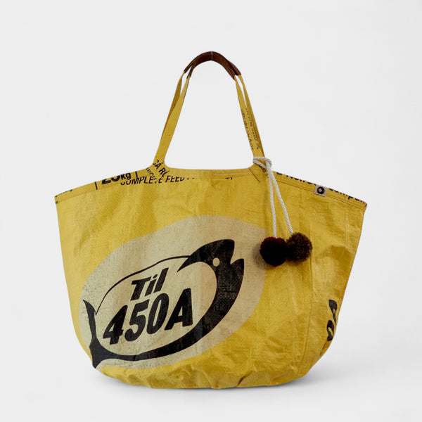 gelbe Badetasche mit Bommeln