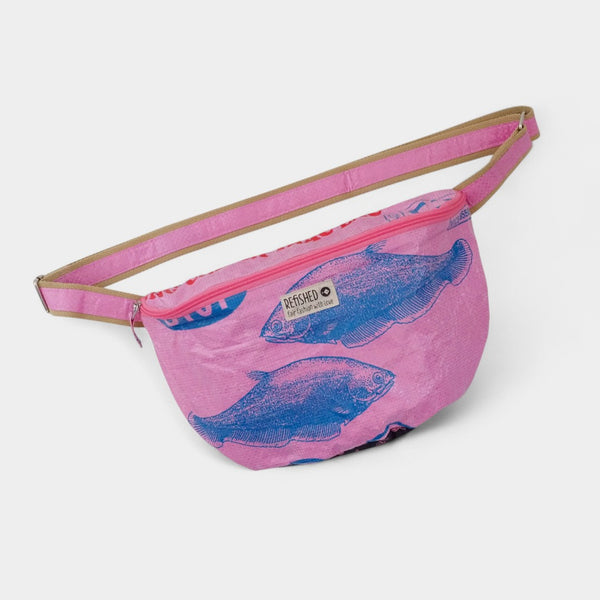 upcycelte Bum Bag XL in rosa mit blauen Fischen