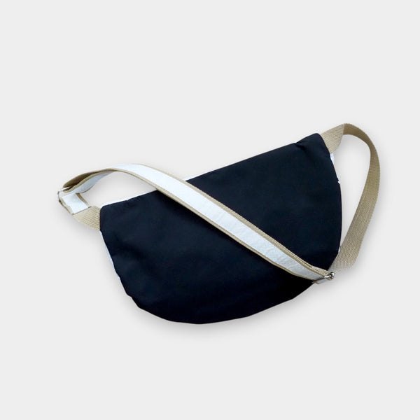 Bum Bag - Ansicht Rückseite: schwarzer Stoff