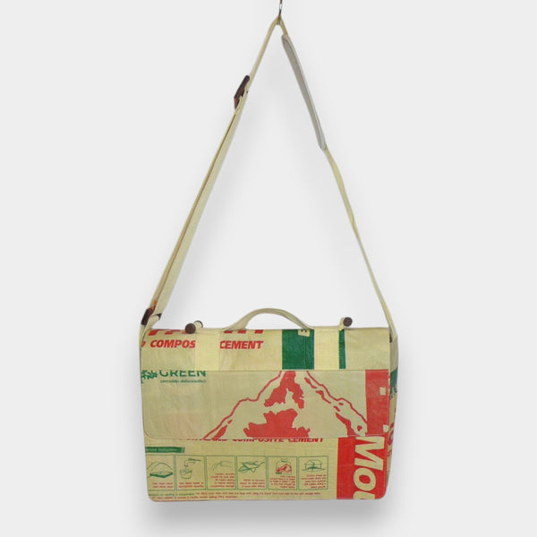 MESSENGER BAG | Umhängetasche mit Laptop-Schuber