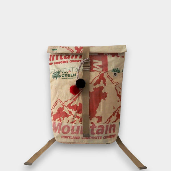 Rucksack in beige - Bergmotiv - mit Bommeln