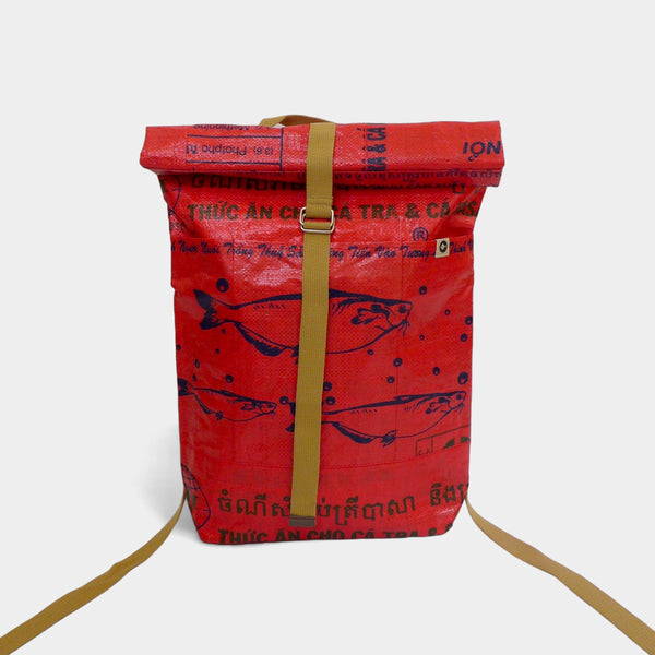 upcycelten rucksack in erdbeerrot