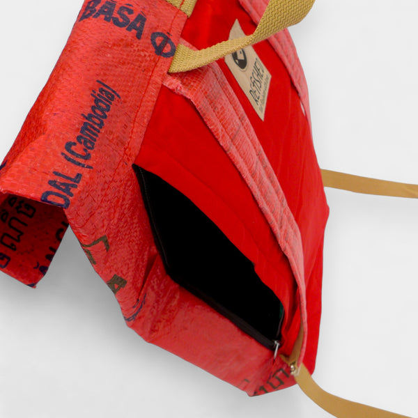 upcycelten rucksack in erdbeerrot