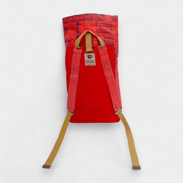 upcycelten rucksack in erdbeerrot