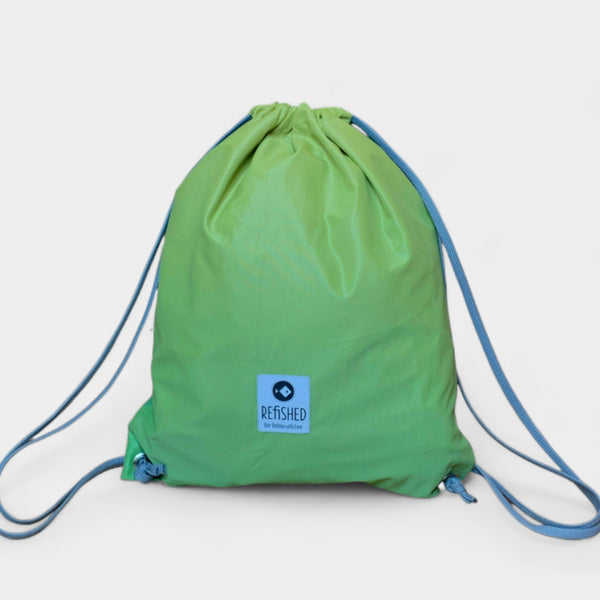 nachhaltiger rucksack in grün