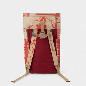 Rückseite vom Mountain Rucksack mit rotem Stoff