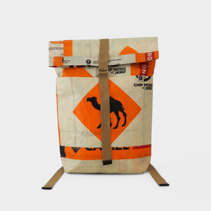 upcycelter Rucksack in beige-orange mit Kamelmotiv