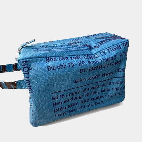 WASH ME | Sustainable toiletry bag in dark blue