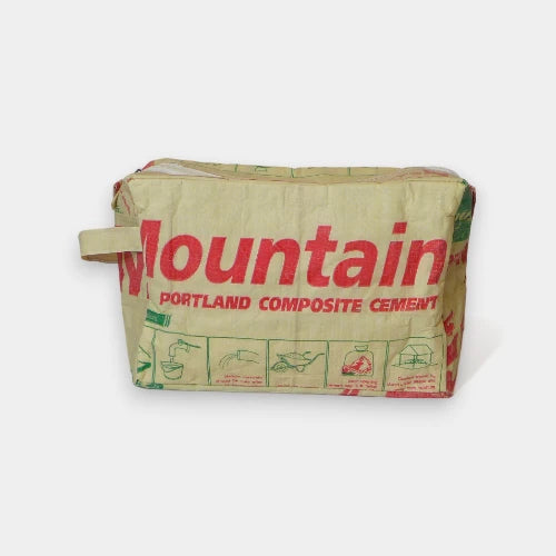 WASH ME | Sustainable toiletry bag in beige-blue-red