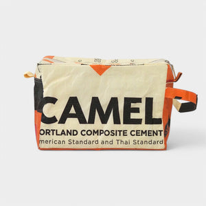  upcycelter Kulurbeutel in beige-orange, Frontansicht