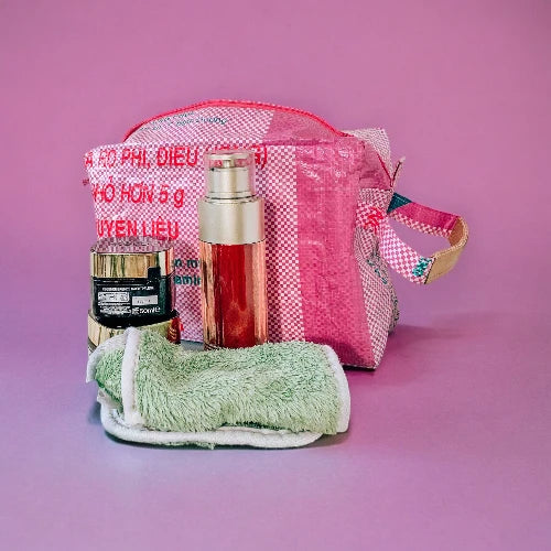 WASH ME | Sustainable toiletry bag in pink
